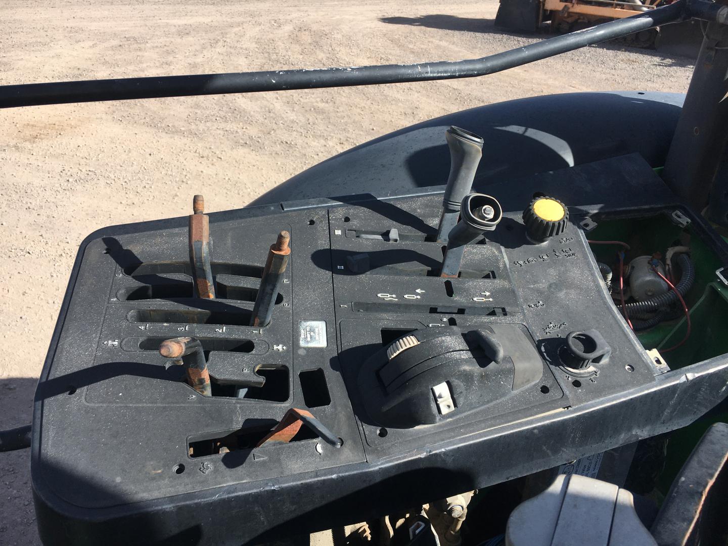 ./imagenes/INVOICE/2019/15372/TRACTOR JOHN DEERE_6520D (8) - copia.JPG